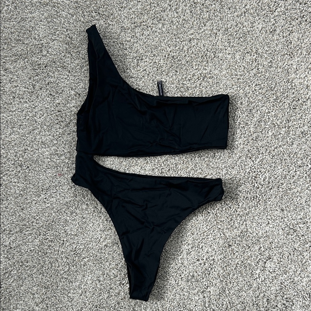 PrettyLittleThing Black One-Shoulder One-Piece Swim